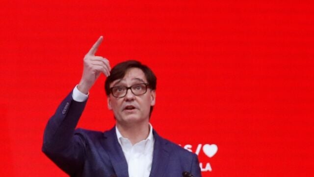 El candidato a la presidencia de la Generalitat por el PSC, Salvador Illa, en su primera valoración de los resultados en la noche electoral