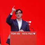 El candidato a la presidencia de la Generalitat por el PSC, Salvador Illa, en su primera valoración de los resultados en la noche electoral