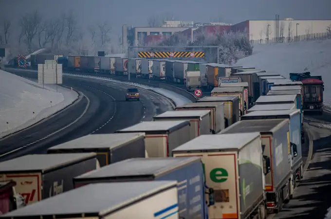 Atascos kilométricos tras cerrar Alemania su frontera con el Tirol y República Checa