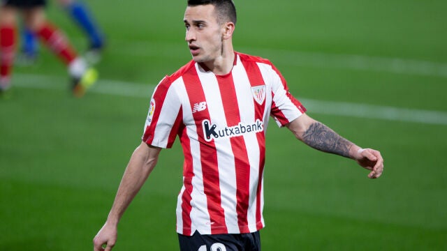 Alex Berenguer con el Athletic Club.