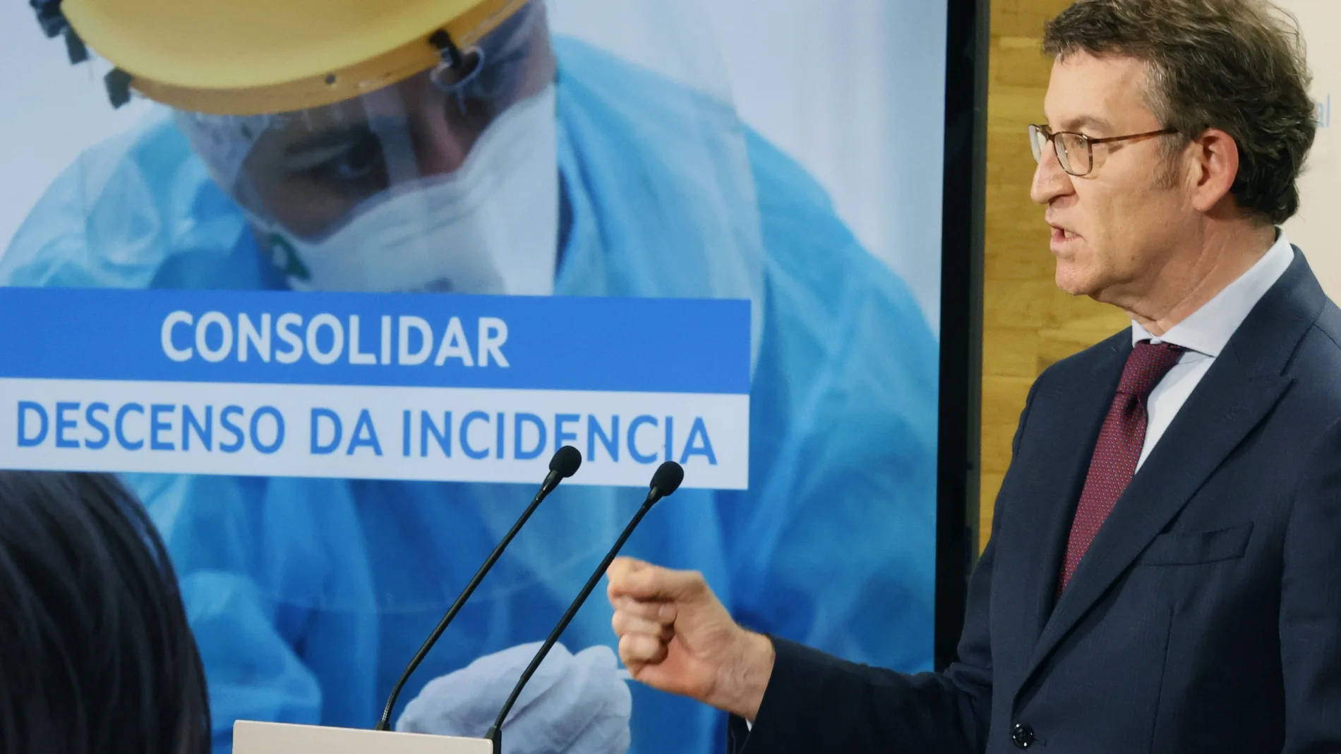 l presidente de la Xunta, Alberto Núñez Feijóo, explica la evolución de la pandemia, este lunes en Santiago de Compostela. EFE