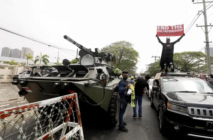 Birmania saca los tanques a la calle pero no logra sofocar las protestas contra la Junta Militar