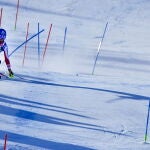 Marco Schwarz, de Austria, supera una puerta durante la parte de eslalon de la competición de combinada alpina masculina en los Campeonatos del Mundo de Esquí Alpino de la FIS en Cortina d'Ampezzo, Italia, 15 de febrero de 2021. (Italia) EFE/EPA/JEAN-CHRISTOPHE BOTT