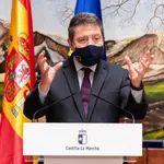 El jefe del Ejecutivo de Castilla-La Mancha, Emiliano García-Page, durante la firma de un convenio de colaboración entre el Gobierno regional y la Diputación provincial de Albacete