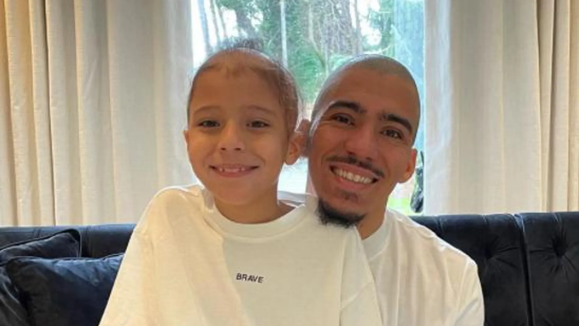 Allan Marques, junto al pequeño Miguel