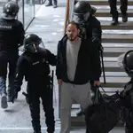 El rapero detenido Pablo Hasél, es conducido a prisión por los Mossos