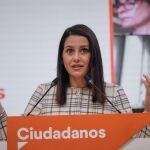 La presidenta de Ciudadanos, Inés Arrimadas, en rueda de prensa tras una reunión del Comité Permanente del partido.