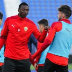 Umar Sadiq entrenando con el Almería.
