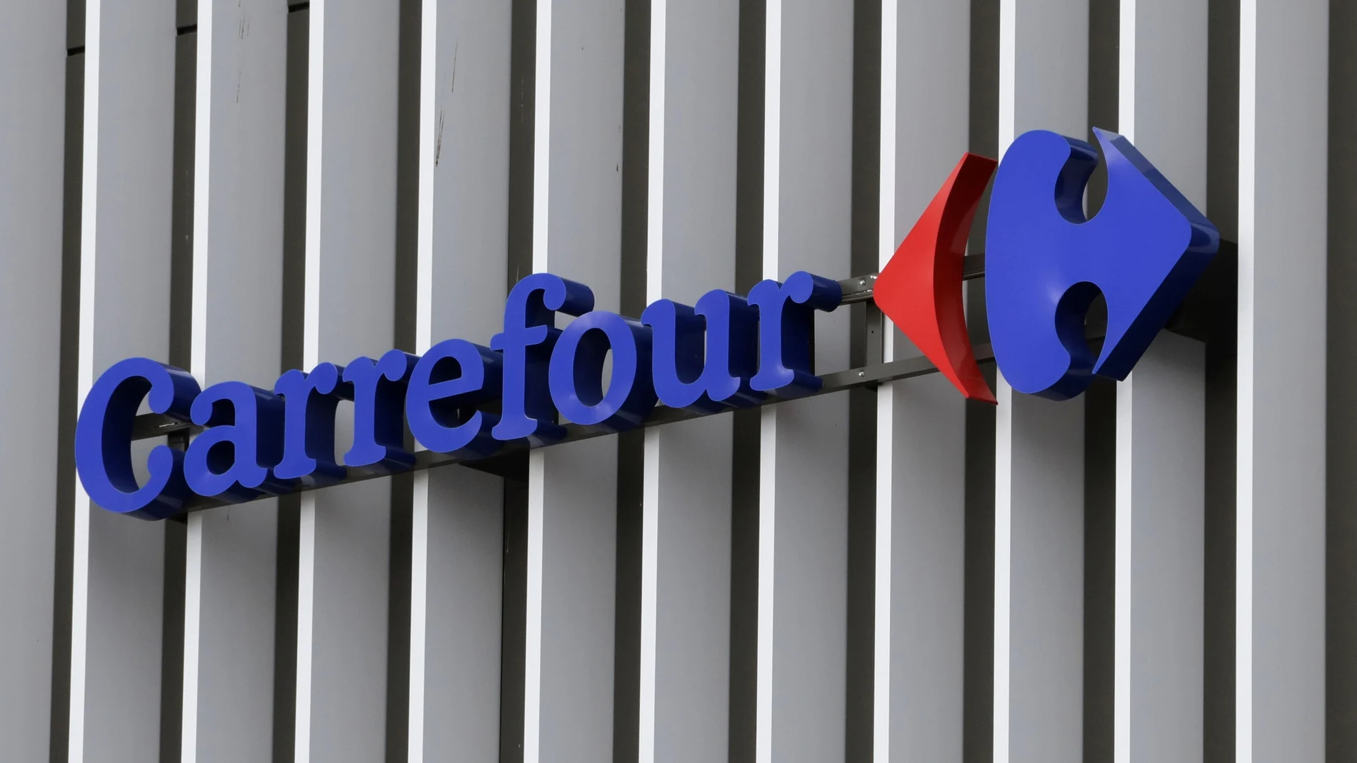 Logo de Carrefour en un hipermercado . February 17, 2021. REUTERS/Eric Gaillard