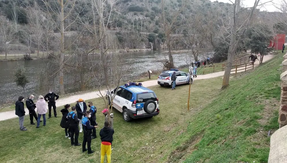 Labores de búsqueda del joven desaparecido en el Duero a su paso por Soria