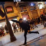 El acto de protesta, que no contaba con autorización de la Delegación del Gobierno, arrancó sobre las 19.00 horas en la Puerta del Sol.