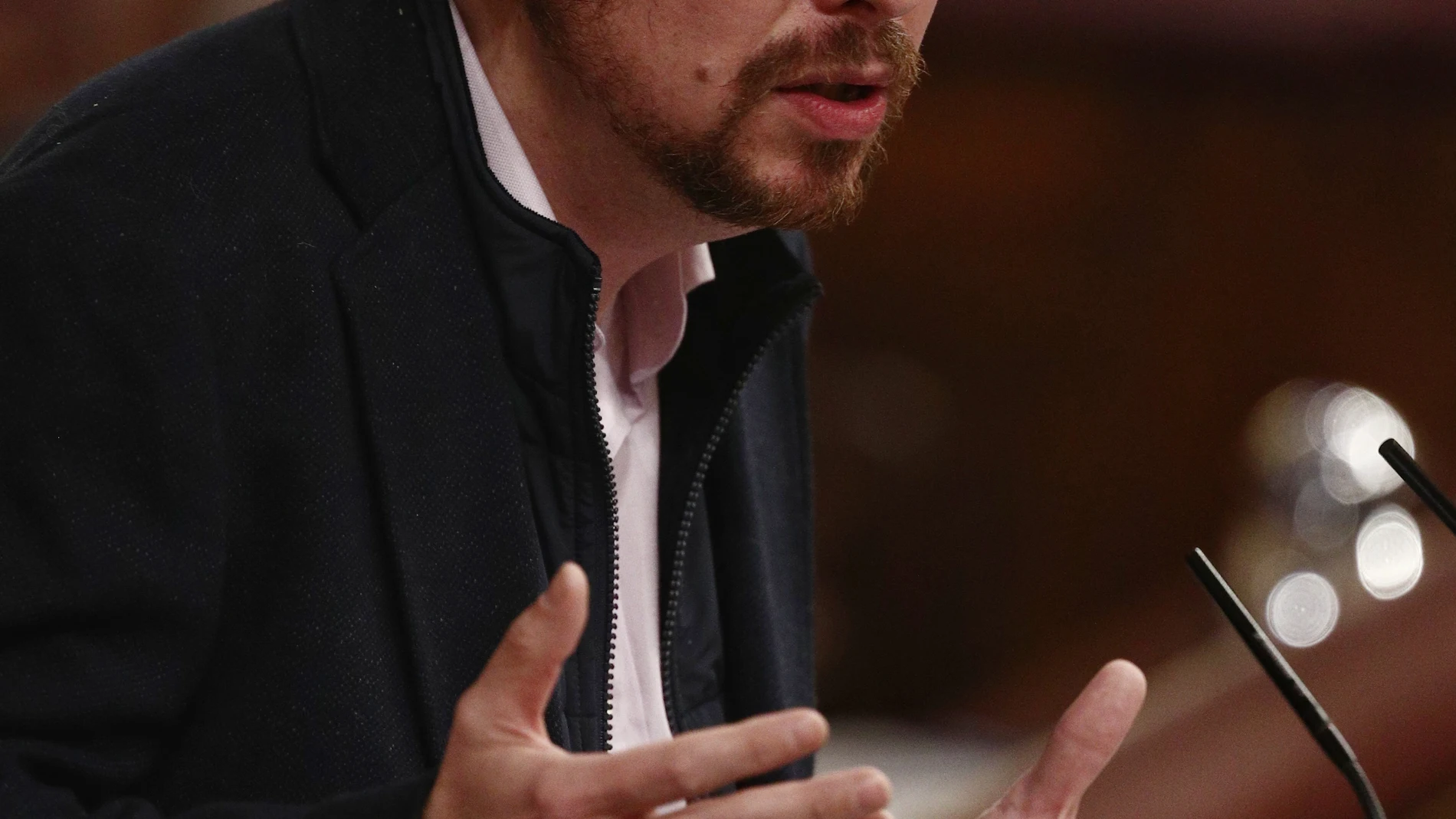 El secretario general de Podemos y vicepresidente segundo del Gobierno, Pablo Iglesias, interviene durante una sesión de Control al Gobierno celebrada en el Congreso de los Diputados, en Madrid