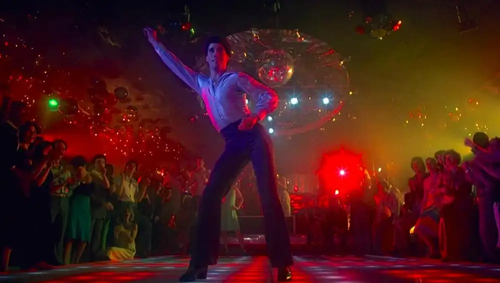 John Travolta en &quot;Saturday night fever&quot;, bailando al ritmo de los Bee Gees