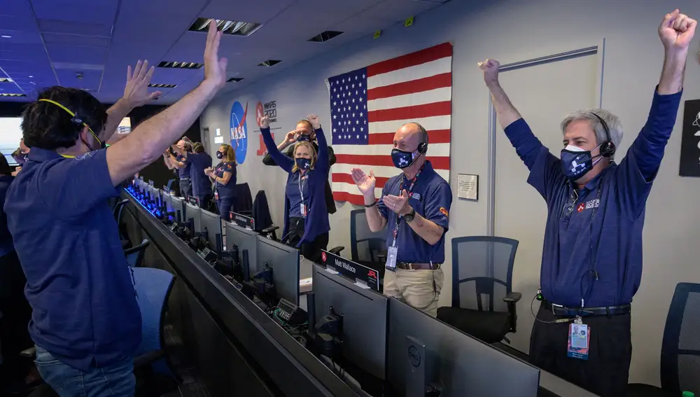 Alegría del equipo del Jet Propulsion Laboratory (California) tras el aterrizaje de la Perseverance en Marte