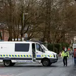 La policía y el cuerpo de bomberos lograron cortar el acceso al lugar donde podría encontrarse la supuesta bomba en Manchester