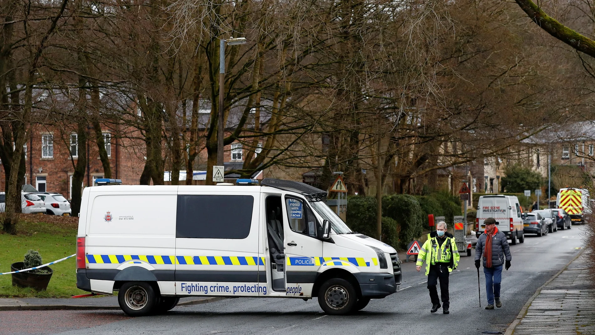 La policía y el cuerpo de bomberos lograron cortar el acceso al lugar donde podría encontrarse la supuesta bomba en Manchester