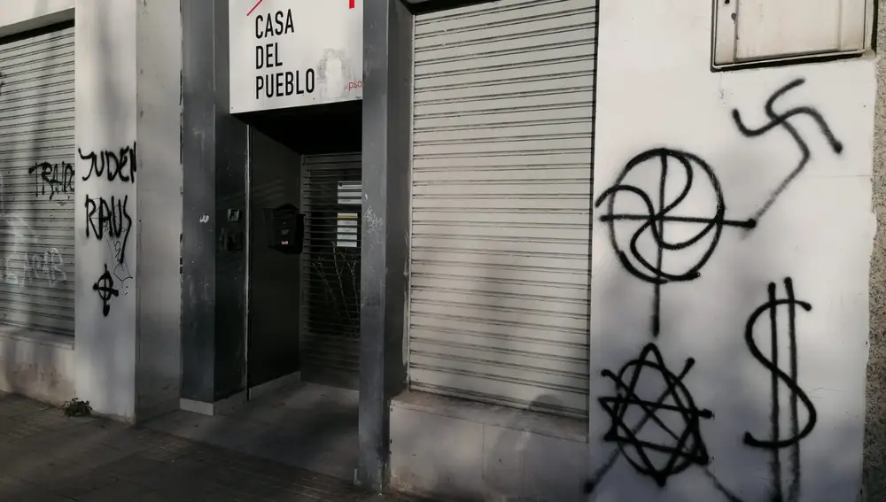 Pintadas en la sede del PSOE de Burgos