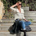 Amelia Bono con chaqueta de Mango de rebajas.