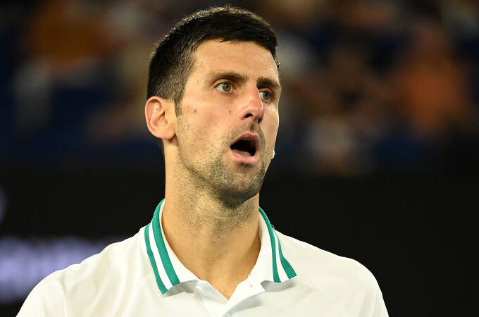 Alguien parece dispuesto a pagar mucho dinero para destruir la carrera, la imagen y el matrimonio de Novak Djokovic.