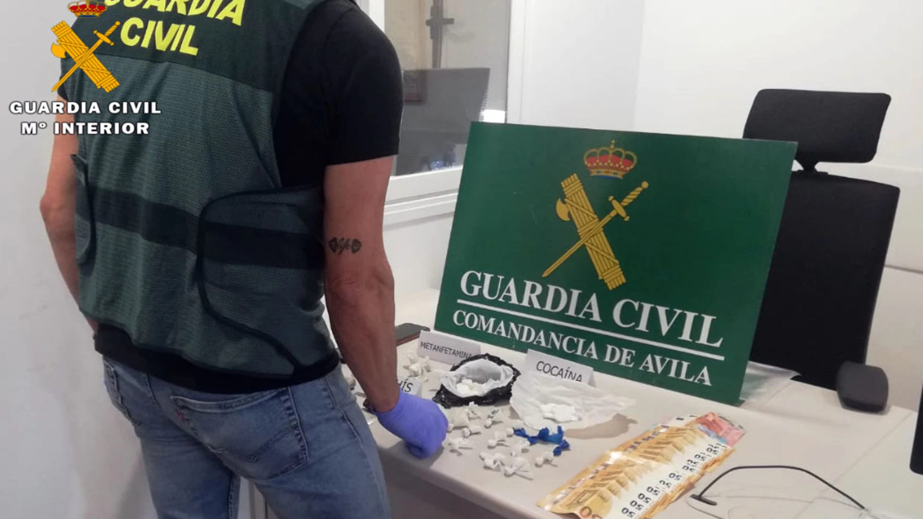 La Guardia Civil desmantela dos puntos de venta de droga en La Adrada