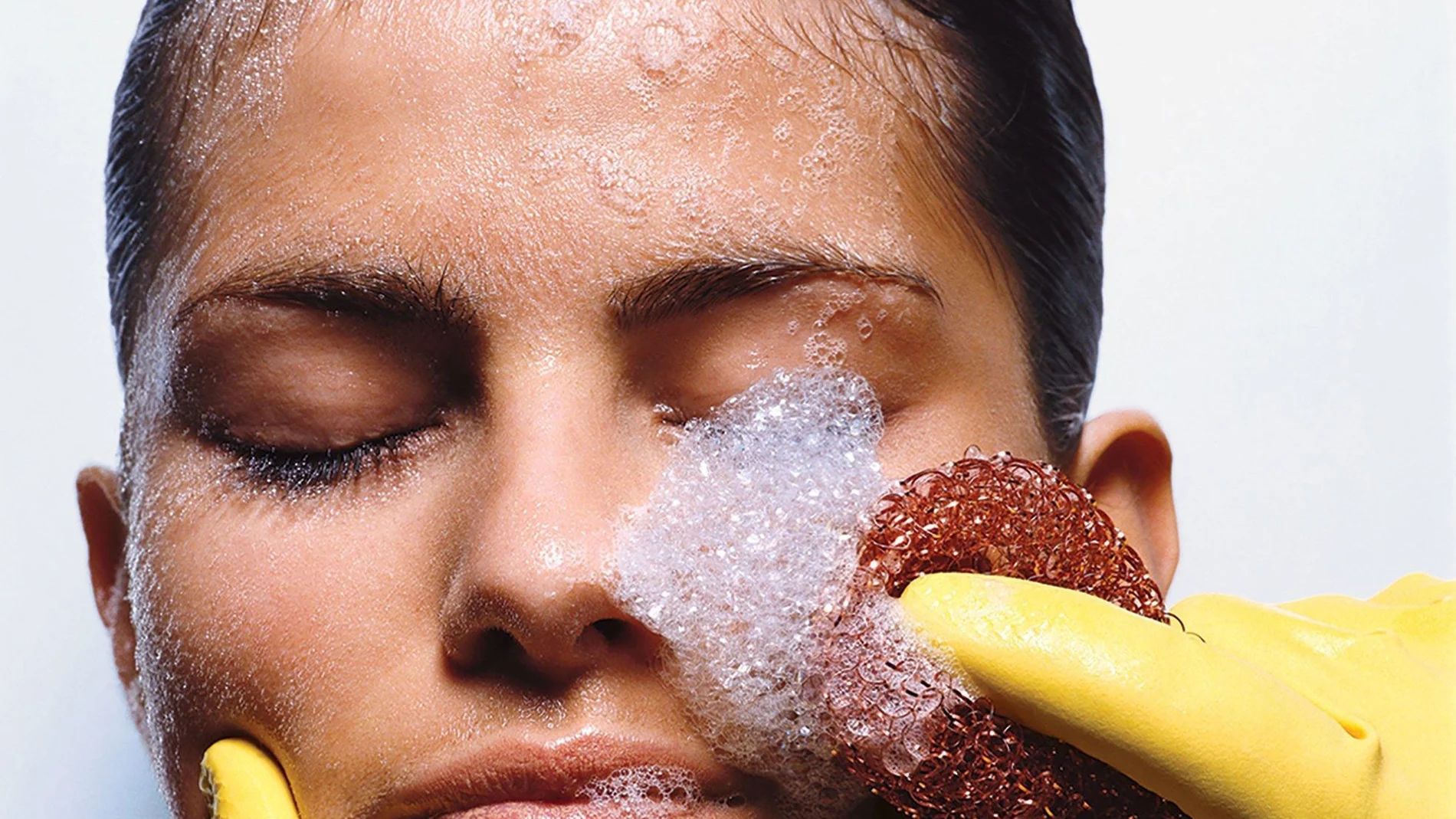 Si quieres limpiar tu piel en profundidad necesitas un cepillo limpiador  facial como estos