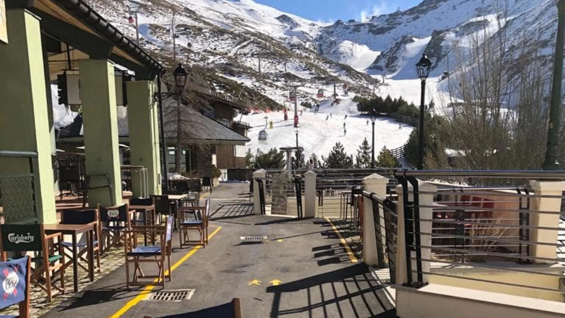 Carriles señalizados en Monachil, en Sierra Nevada. INNOVASUR