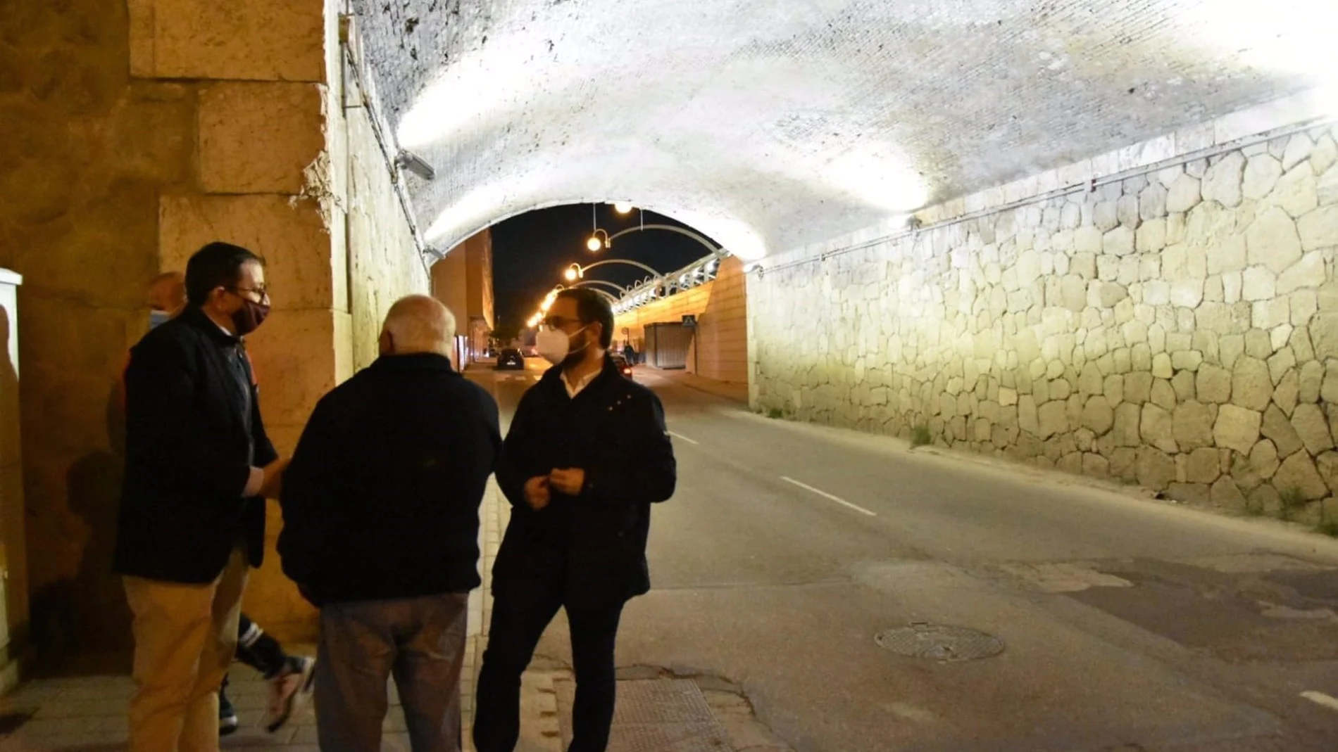 El Puente de los Carros luce nueva iluminación