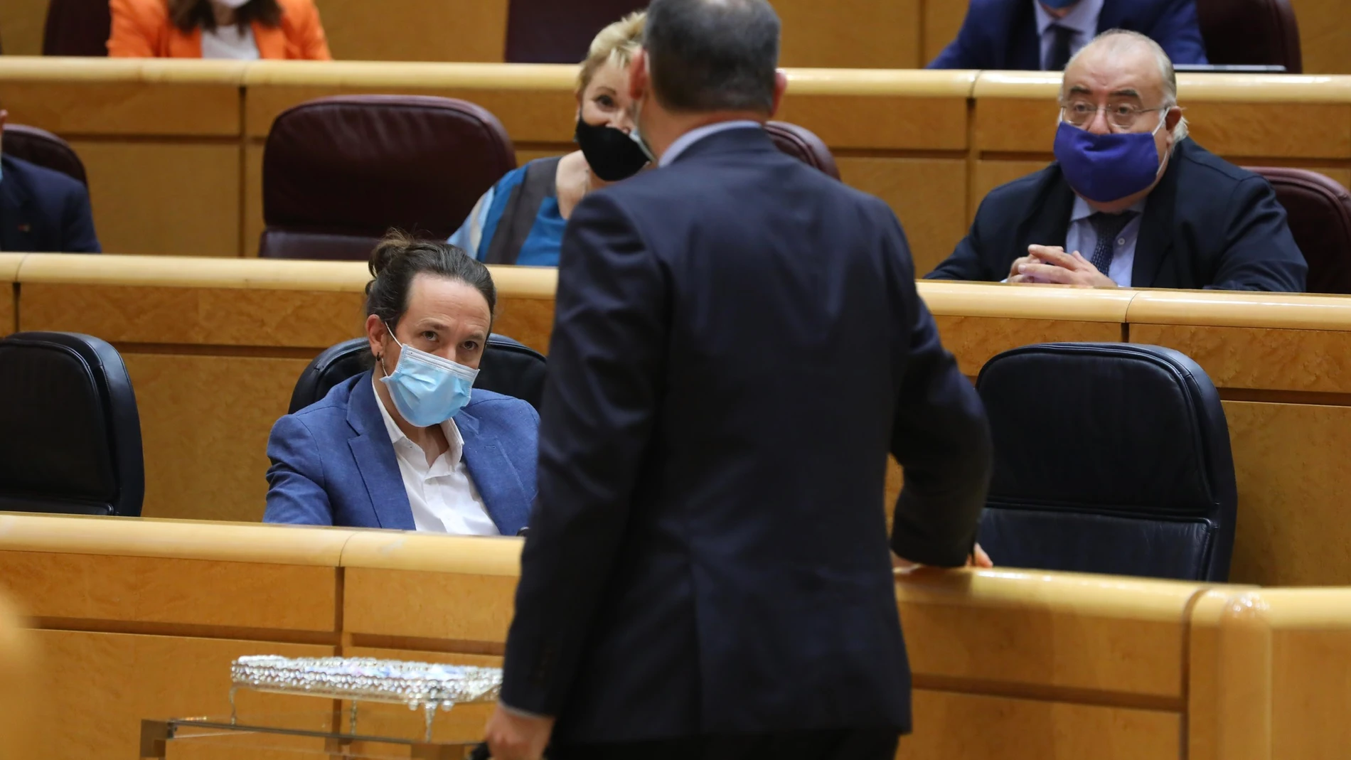 Pablo Iglesias y José Luis Ábalos, en una sesión de control al Gobierno en el Senado