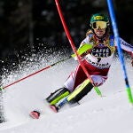 Katharina Liensberger, de Austria, durante la primera carrera de eslalon femenino en los Campeonatos del Mundo de Esquí Alpino de la FIS en Cortina d'Ampezzo, Italia, 20 de febrero de 2021. (Italia) EFE/EPA/JEAN-CHRISTOPHE BOTT
