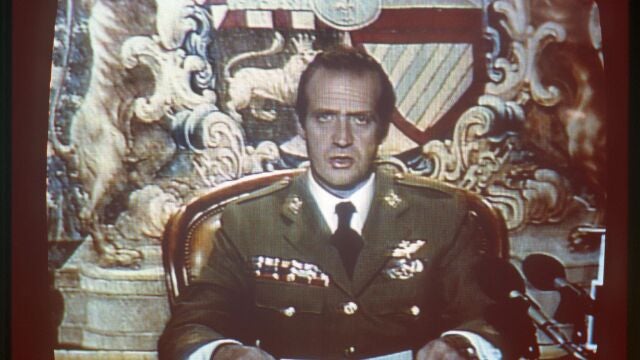 Juan Carlos I el día 24 de febrero de 1981dirige un mensaje televisado a la nación tras el intento de golpe de estado del 23-F