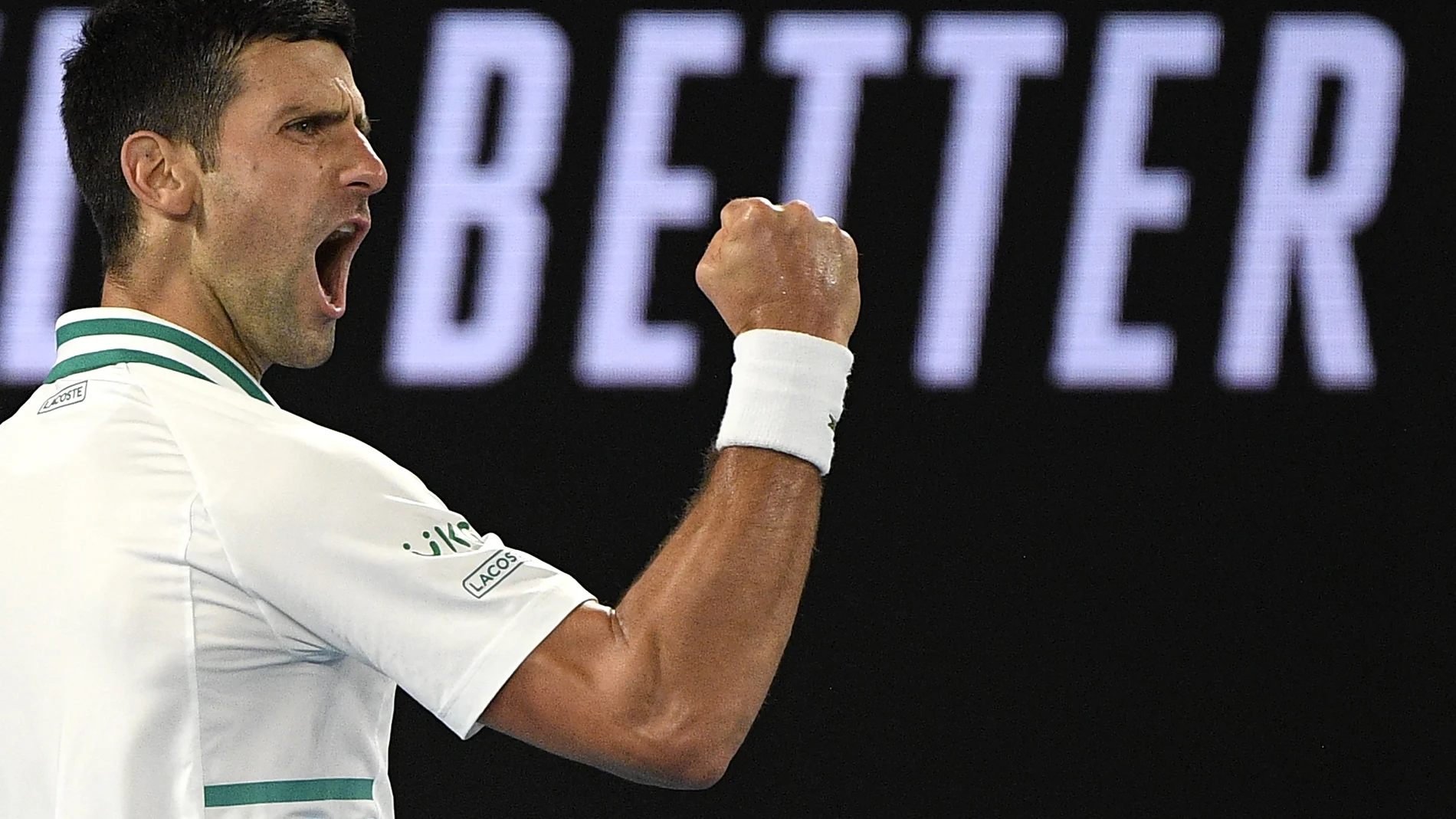 Novak Djokovic celebra la victoria en la final del Open de Australia