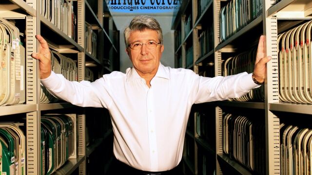 Enrique Cerezo en la sede de “Enrique Cerezo Producciones Cinematográficas” hace unos años
