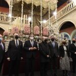 Autoridades en la inauguración de la exposición "In nomine dei" en la Fundación Cajasol de Sevilla