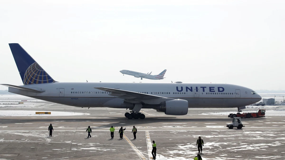 Un B777-200 de United Airlines perdió una rueda del tren de aterrizaje en vuelo