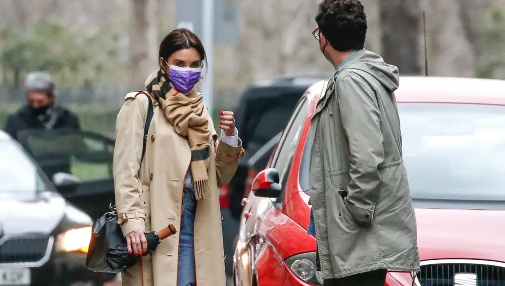 Pilar Rubio con uniforme perfecto para la lluvia en Madrid.