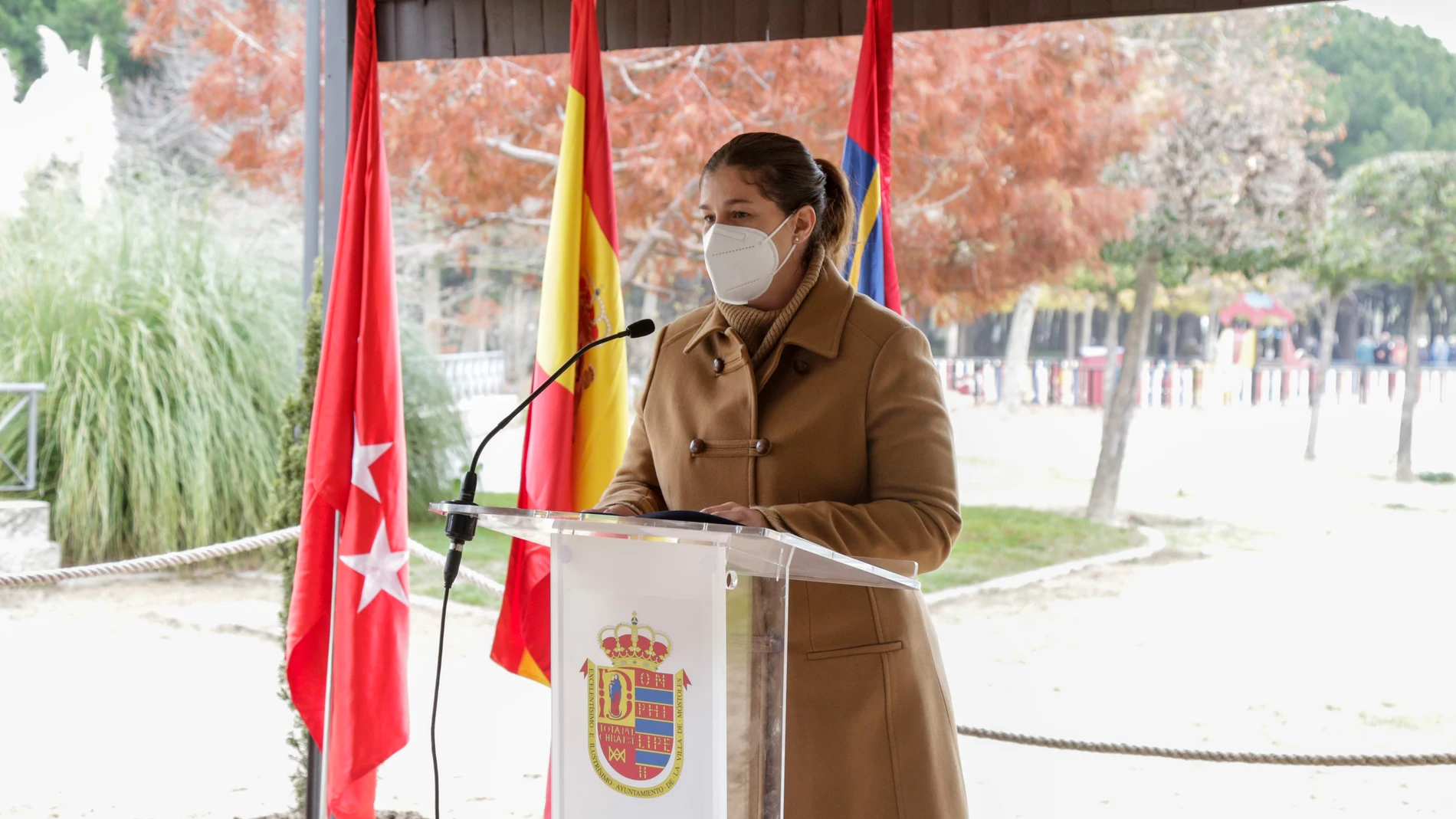 La alcaldesa socialista de Móstoles, Noelia Posse, durante un homenaje a los mayores del municipio
