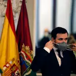 El ministro de Consumo, Alberto Garzón, se dirige al público asistente después de visitar el Ayuntamiento de Málaga