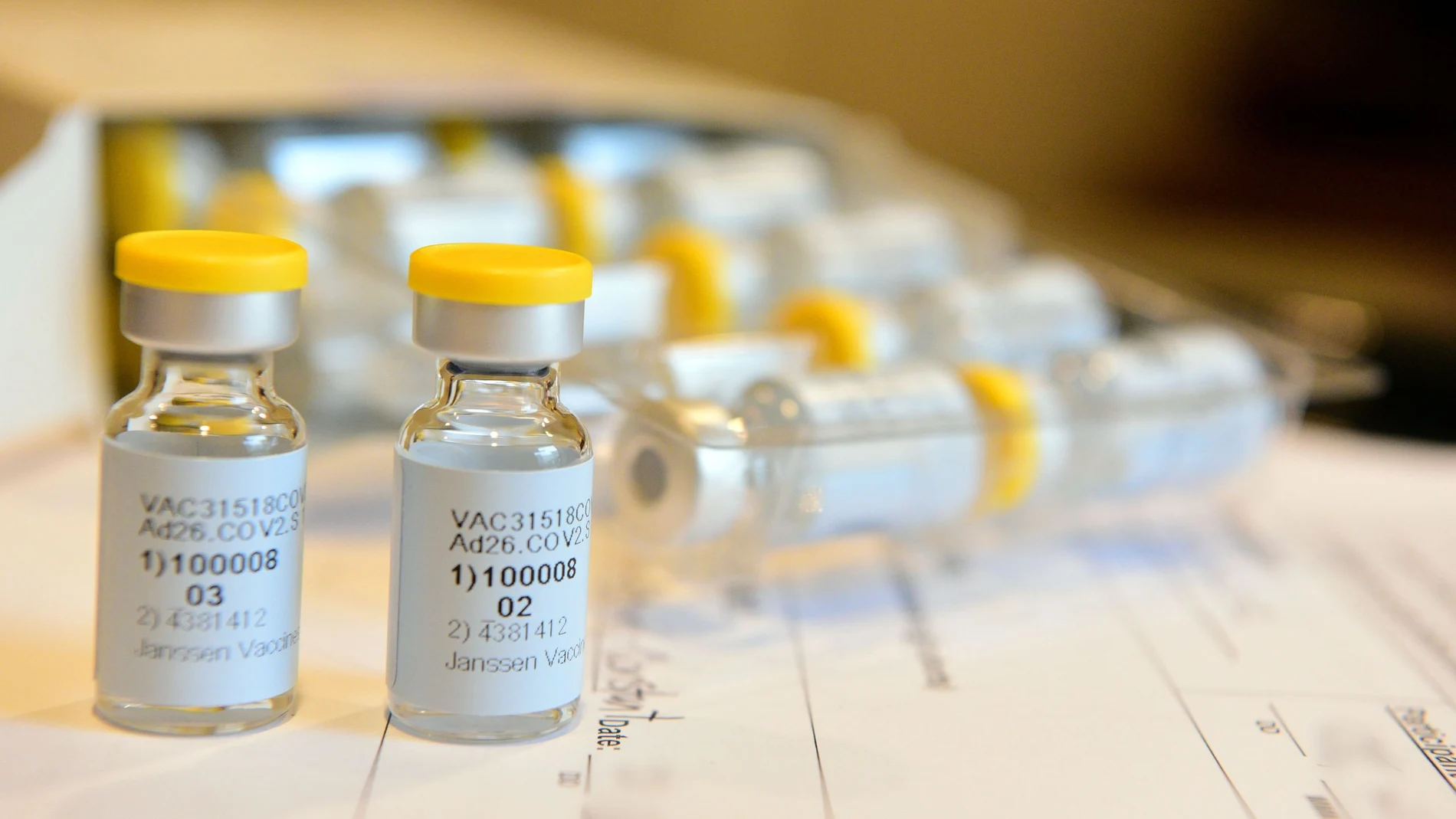 Viales de las vacuna de Johnson & Johnson, que tiene una efectividad del 72%