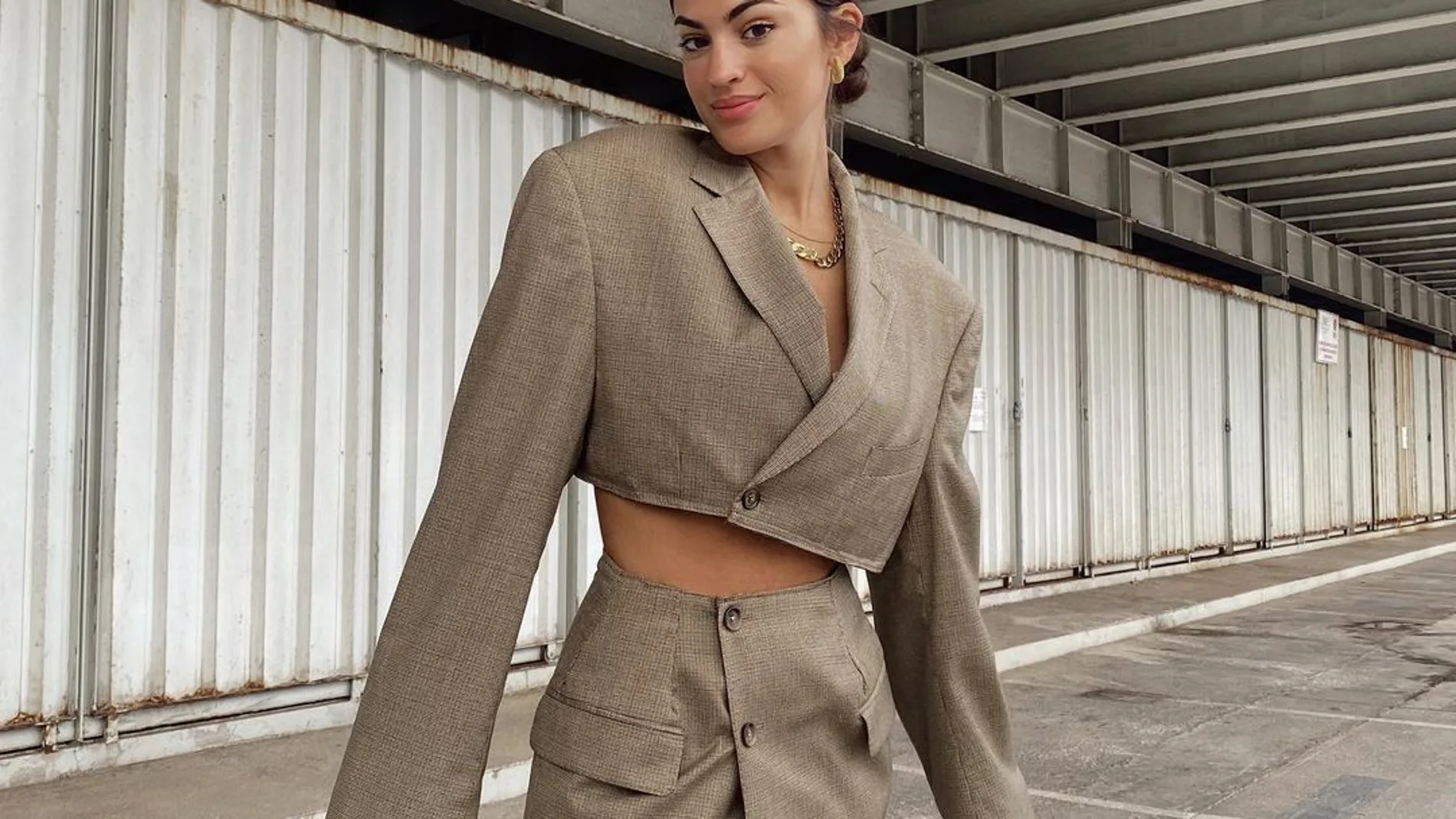 Marta Lozano con traje de chaqueta