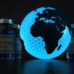 Las estrategias de inmunización contra el SARS-CoV-2 en el mundo se dividen en si priorizar dar una sola dosis al mayor número posible o las dos