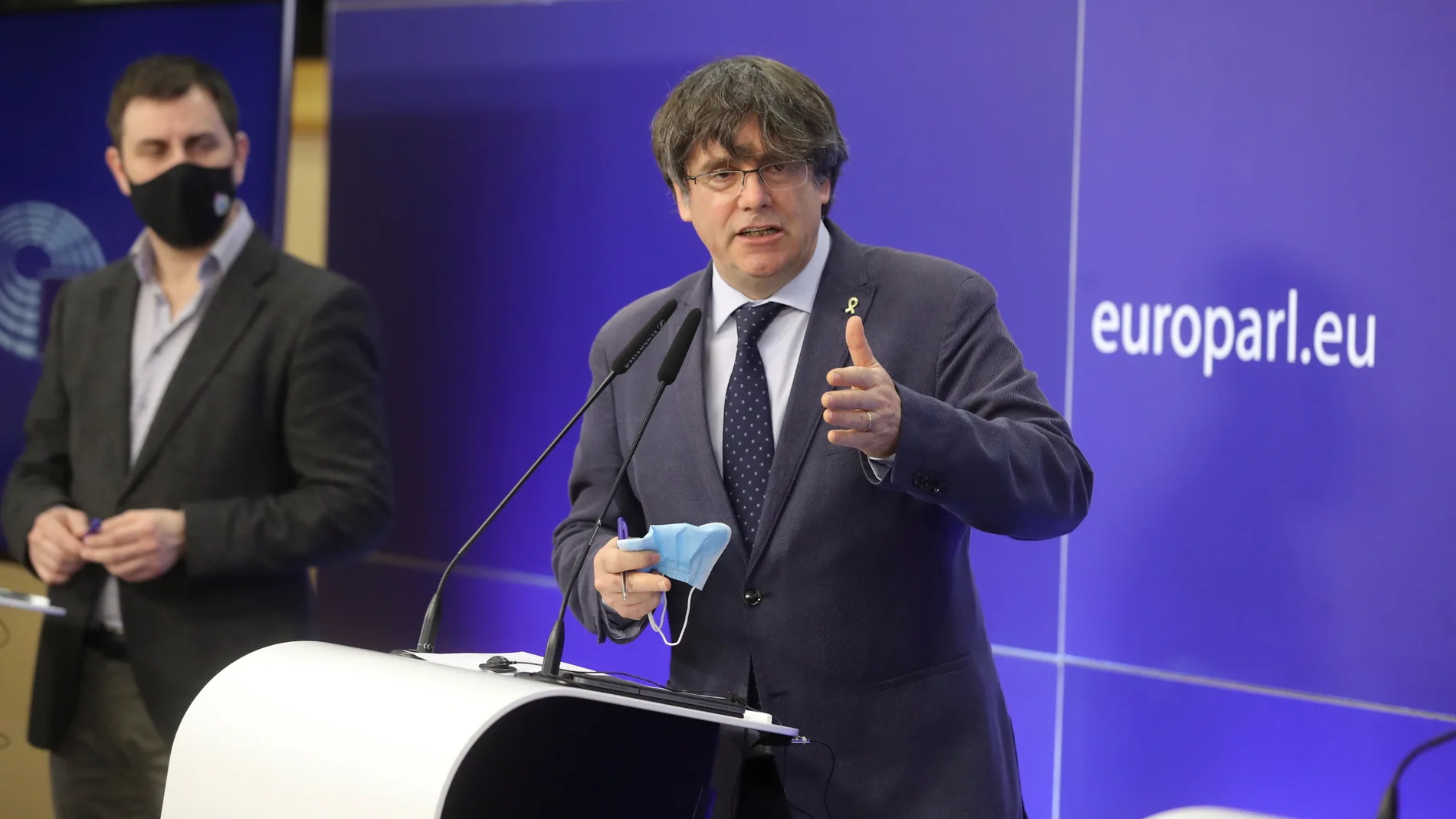 El eurodiputado de JxCat y expresidente de la Generalitat, Carles Puigdemont, durante una rueda de prensa en la que ha asegurado que no da por perdido el voto sobre el levantamiento de su inmunidad ante el Parlamento Europeo