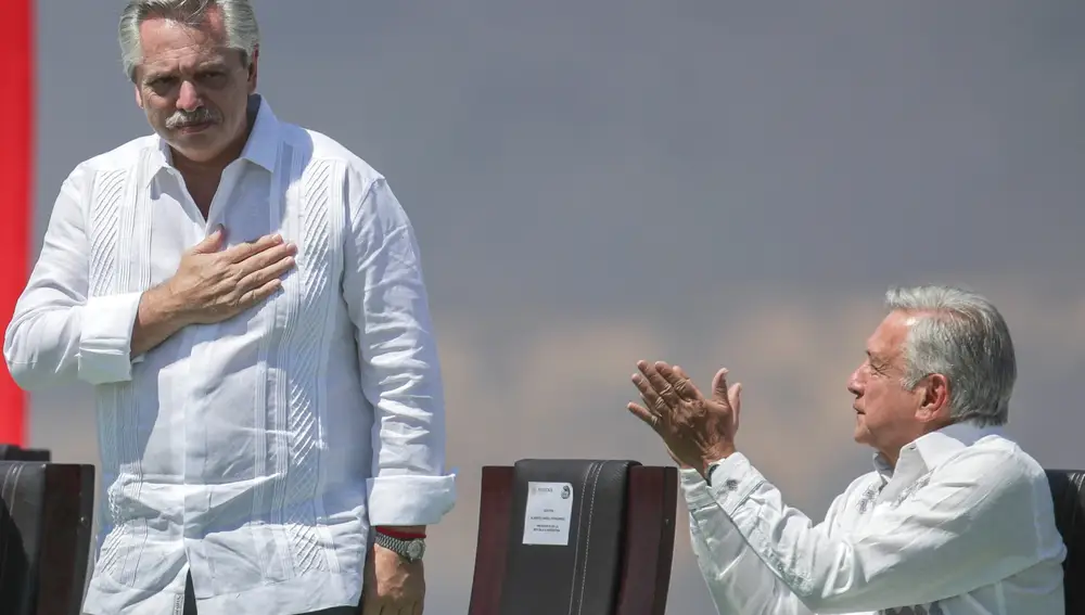 El presidente Alberto Fernández agradece con un gesto a López Obrador en Iguala, Guerrero