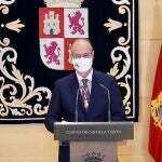 El presidente de las Cortes regionales, Luis Fuentes, interviene en el XXXVIII Aniversario del Estatuto