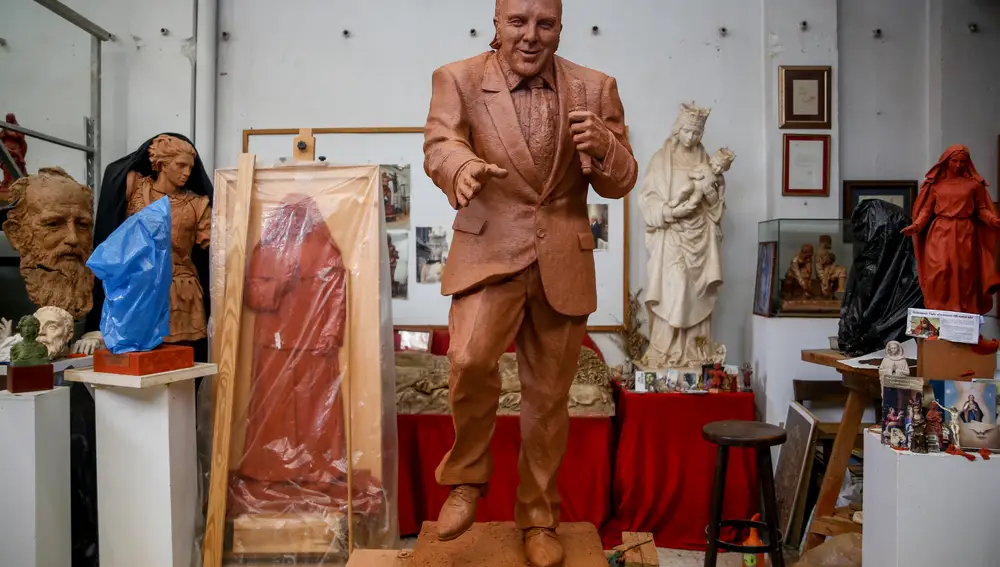 La escultura que homenajea al humorista Chiquito de la Calzada