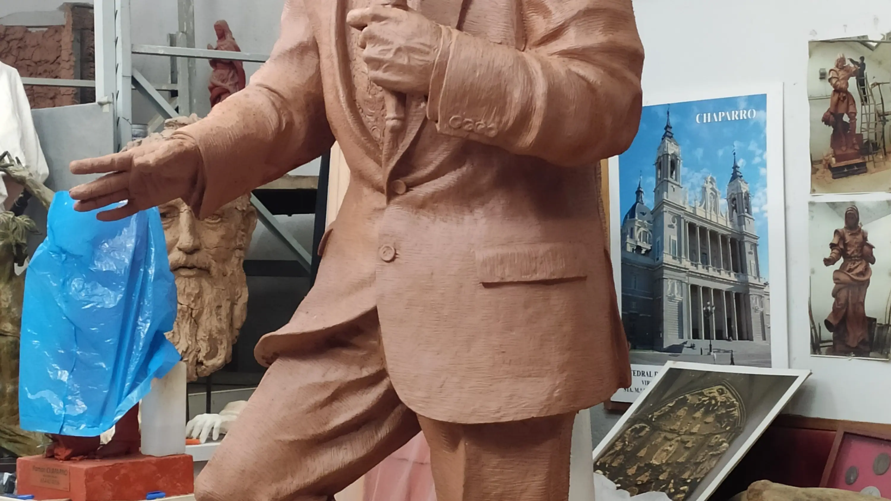 Estatua del humorista Chiquito de la Calzada