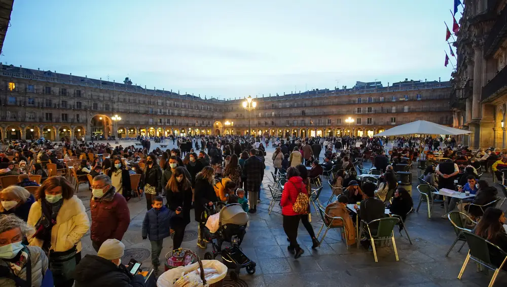Terrazas de restaurantes y bares en la Plaza Mayor de Salamanca