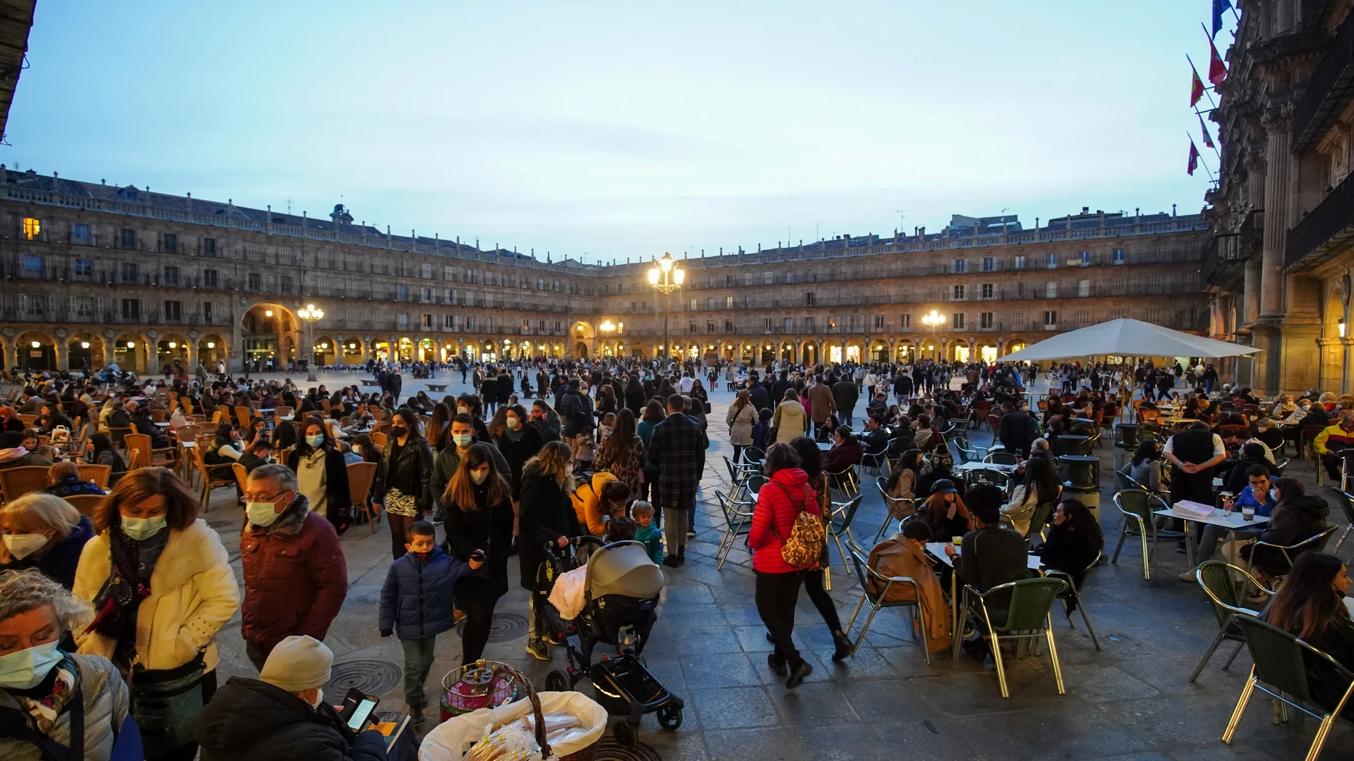 Terrazas de restaurantes y bares en la Plaza Mayor de Salamanca