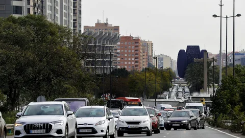 Atasco en Valencia por las restricciones de entrada y salida acordadas por el Gobierno valenciano durante el segundo estado de alarma
