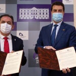 El consejero de la Presidencia, Ángel Ibáñez, y el presidente de la Diputación de Soria, suscriben el acuerdo