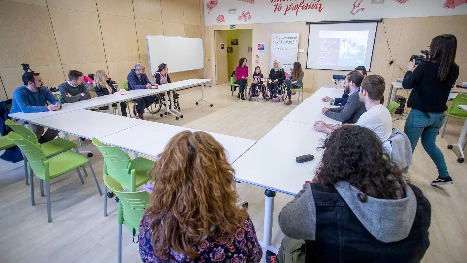 Jornada 'Deporte, herramienta de desarrollo personal: Tres mujeres con discapacidad, tres retos' con las deportistas paralímpicas Gema Hassen-Bey, Carla Casals, e Iraide Rodríguez en la Universidad Isabel I